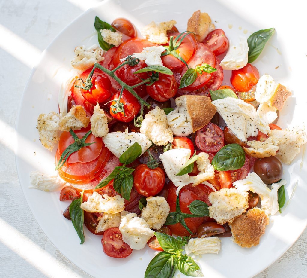 Contorni freschi e km zero Caponata siciliana e verdure grigliate di stagione