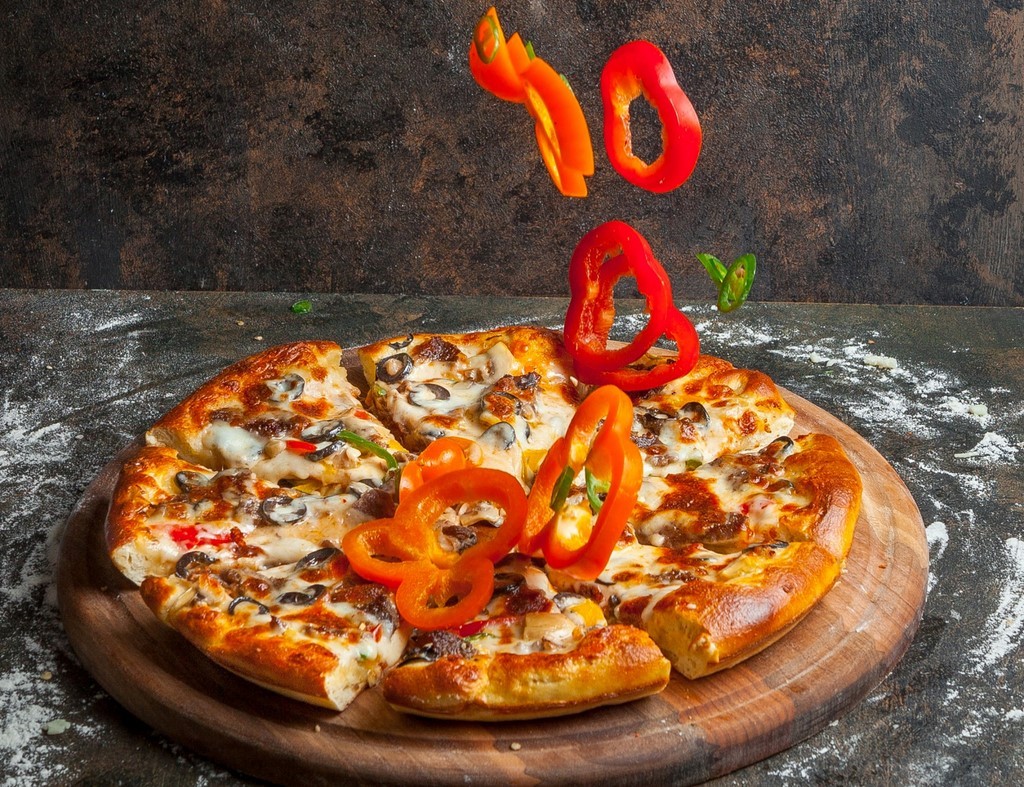 La vera pizza siciliana a Piazza Armerina Pizza artigianale cotta nel forno a legna